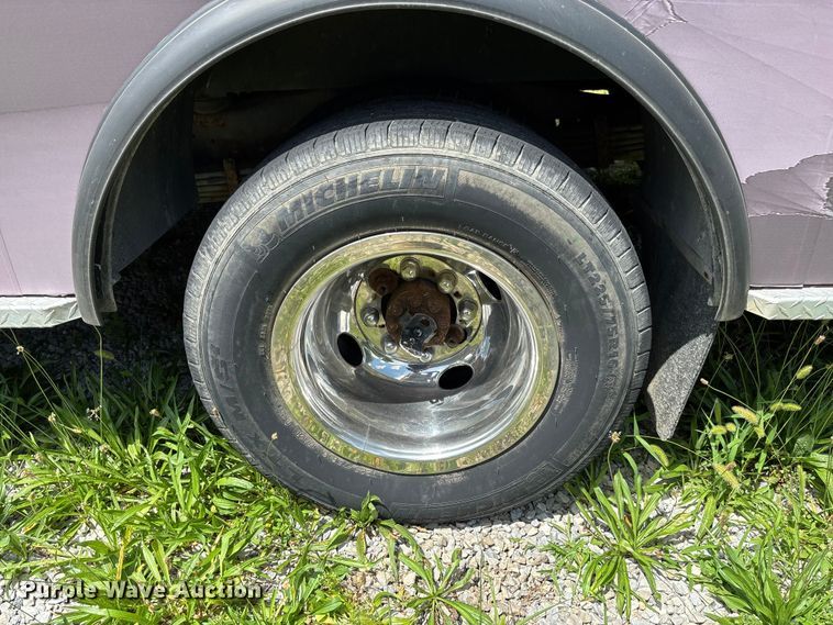 image for item FC1788 2006 GMC Savana ambulance