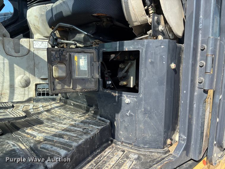 image for item FC1815 2014 John Deere 60G mini excavator