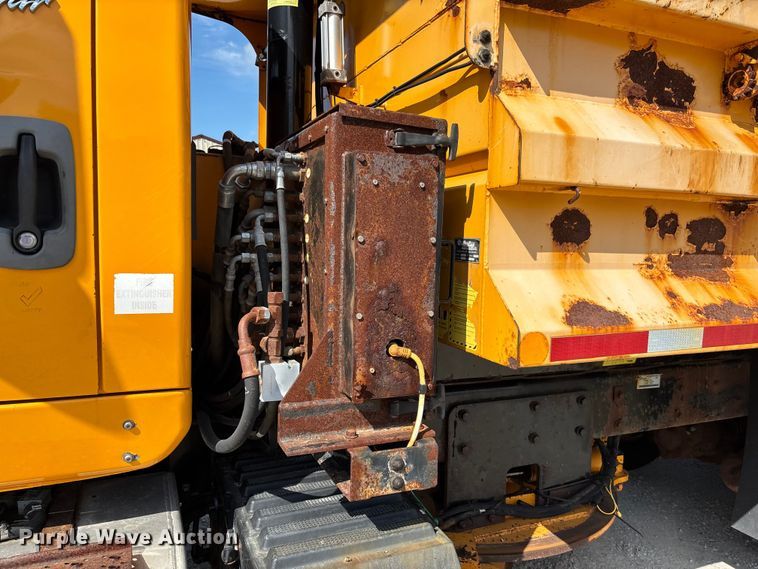 image for item FC1816 2013 International WorkStar 7500  dump truck