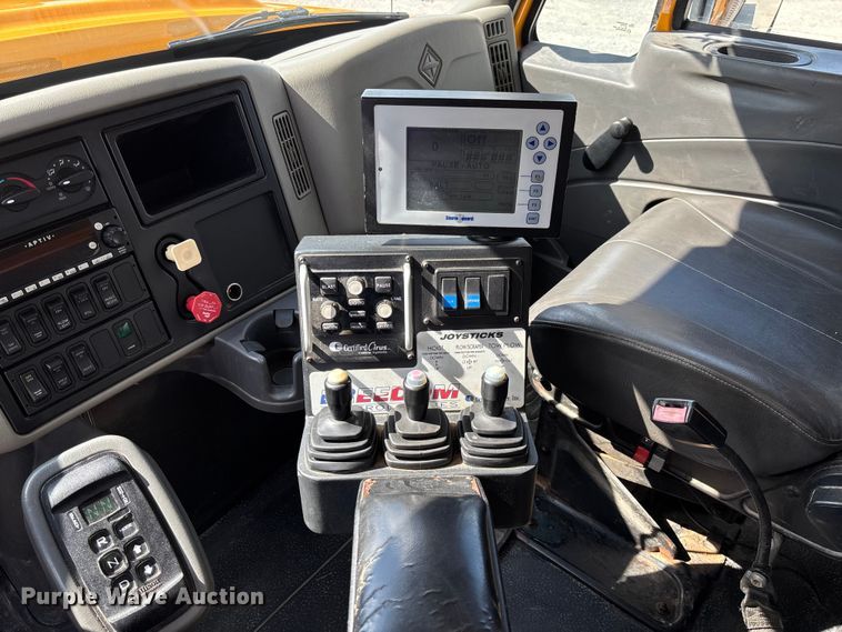 image for item FC1816 2013 International WorkStar 7500  dump truck