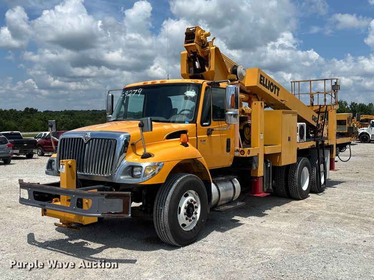image for item FC1817 2007 International 7400 bucket truck