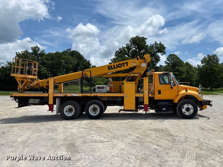 image for item FC1817 2007 International 7400 bucket truck