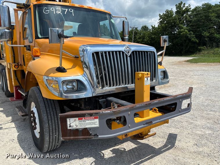 image for item FC1817 2007 International 7400 bucket truck