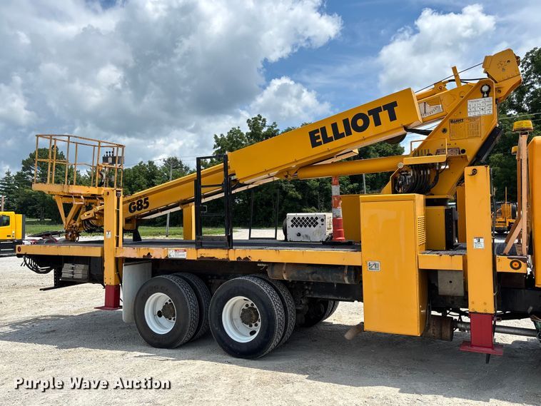 image for item FC1817 2007 International 7400 bucket truck