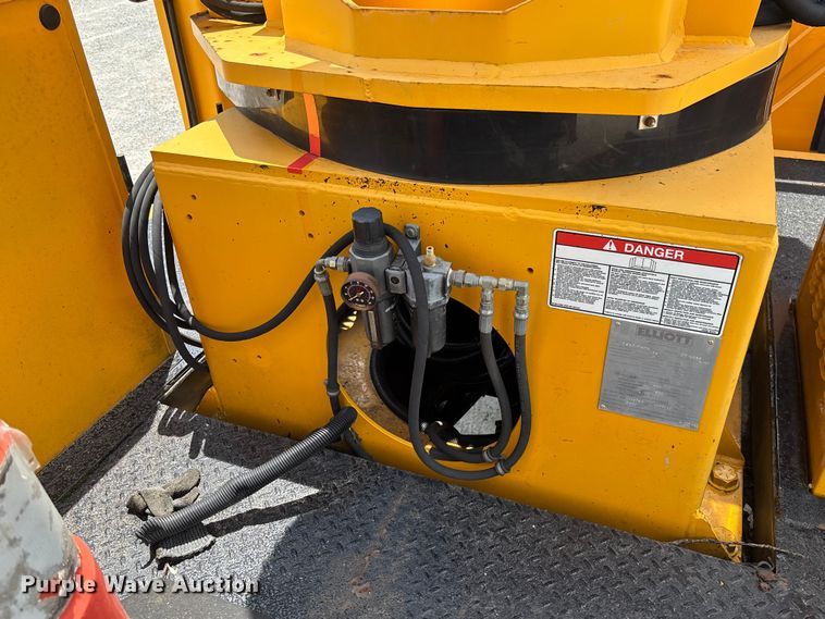 image for item FC1817 2007 International 7400 bucket truck