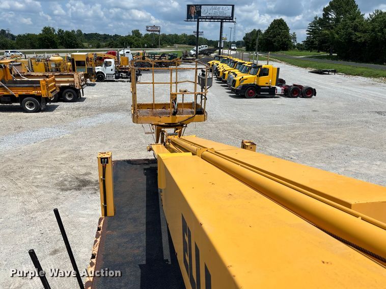 image for item FC1817 2007 International 7400 bucket truck