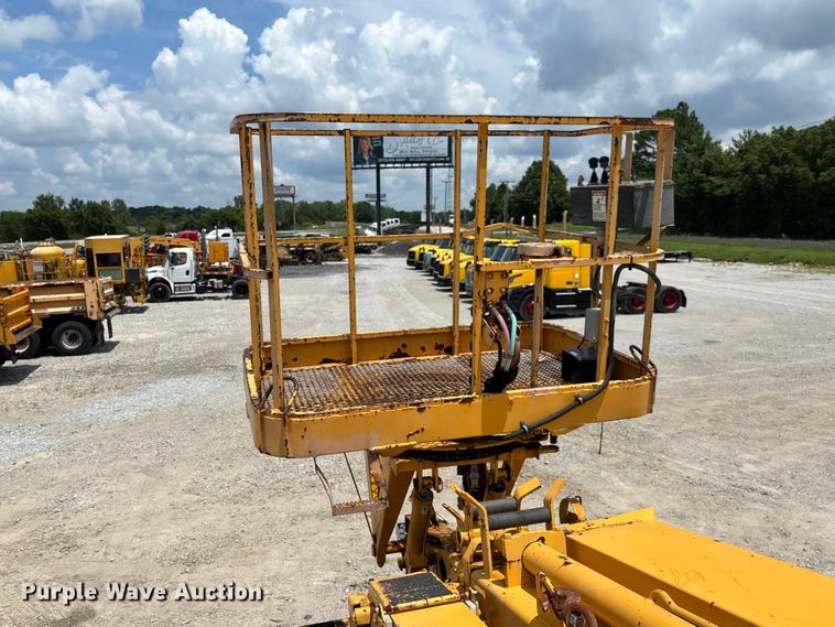 image for item FC1817 2007 International 7400 bucket truck
