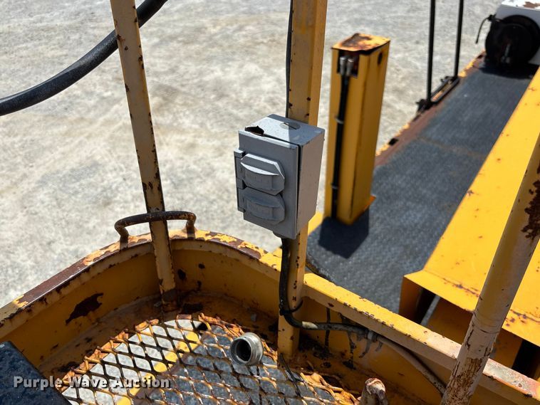 image for item FC1817 2007 International 7400 bucket truck
