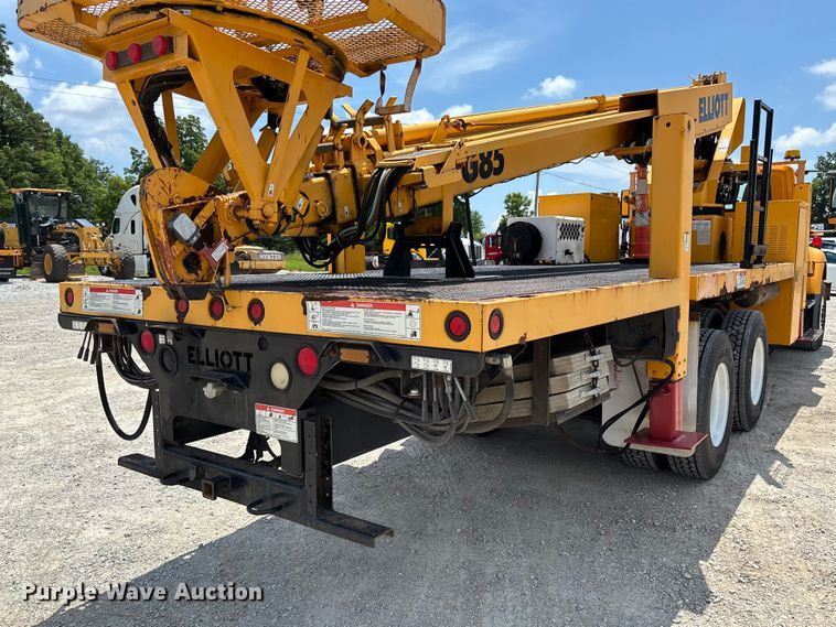 image for item FC1817 2007 International 7400 bucket truck