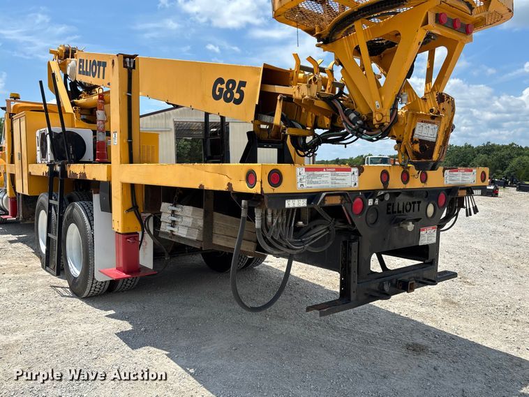 image for item FC1817 2007 International 7400 bucket truck