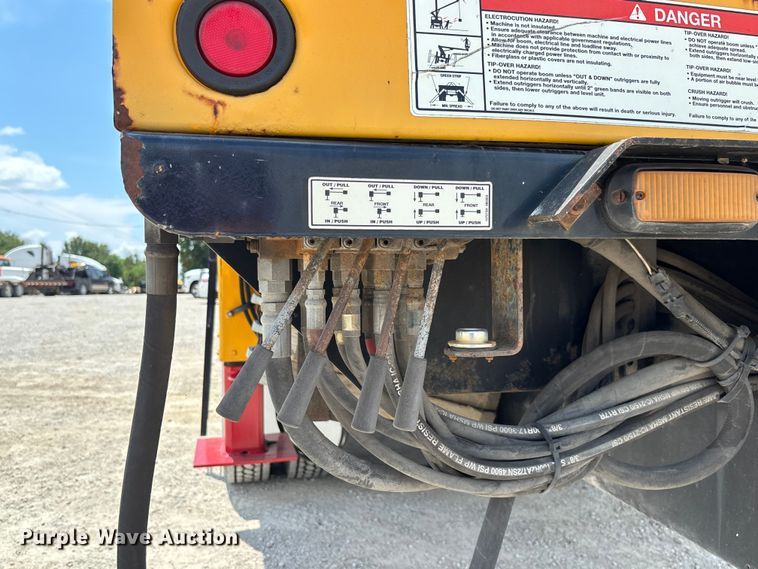 image for item FC1817 2007 International 7400 bucket truck