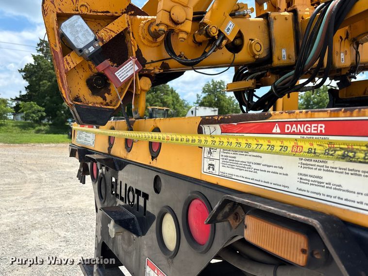 image for item FC1817 2007 International 7400 bucket truck