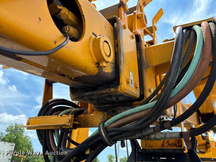 image for item FC1817 2007 International 7400 bucket truck