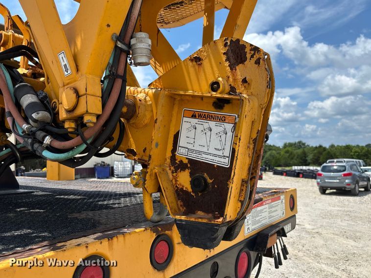 image for item FC1817 2007 International 7400 bucket truck