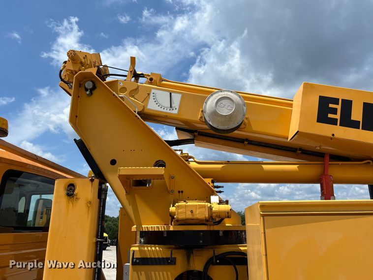 image for item FC1817 2007 International 7400 bucket truck