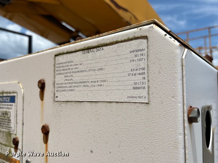 image for item FC1817 2007 International 7400 bucket truck