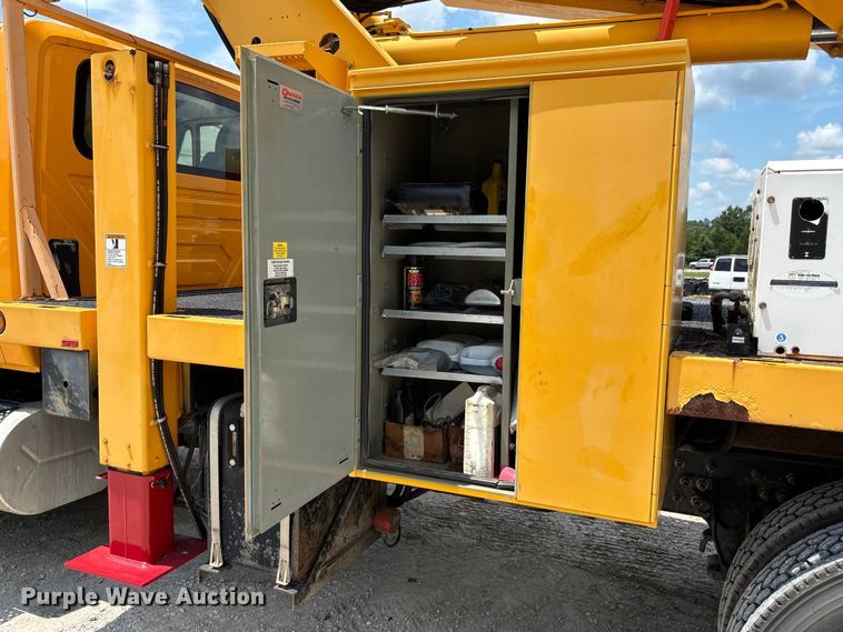 image for item FC1817 2007 International 7400 bucket truck