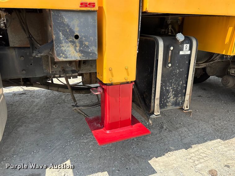 image for item FC1817 2007 International 7400 bucket truck