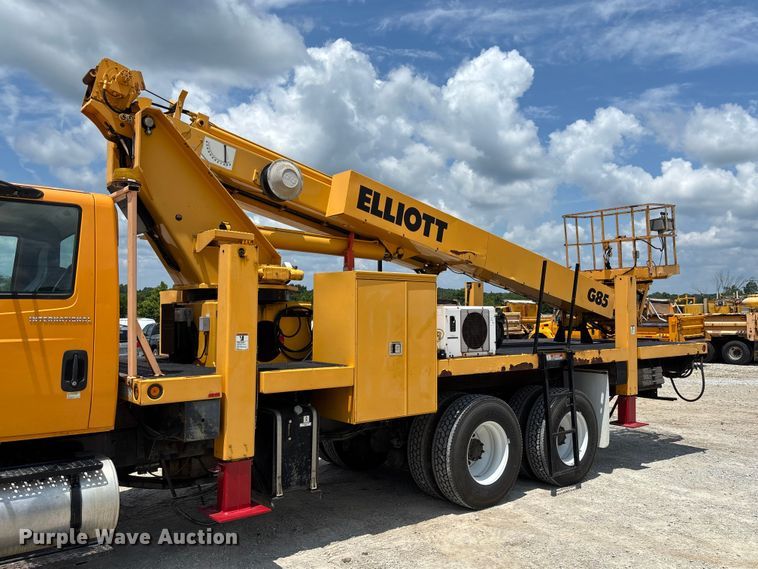 image for item FC1817 2007 International 7400 bucket truck