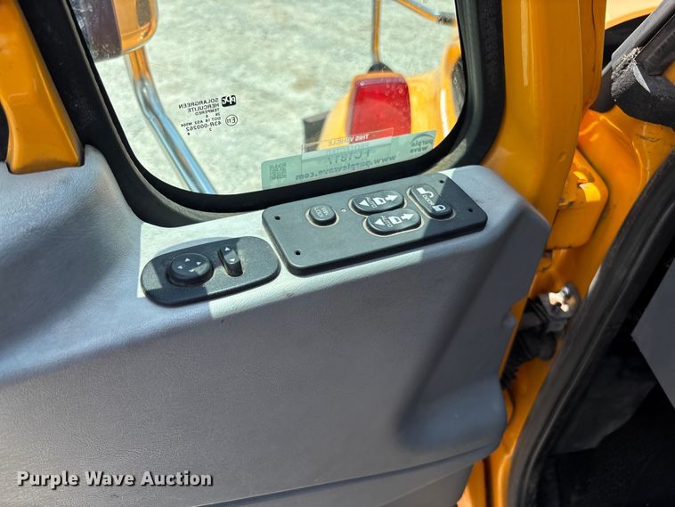 image for item FC1817 2007 International 7400 bucket truck