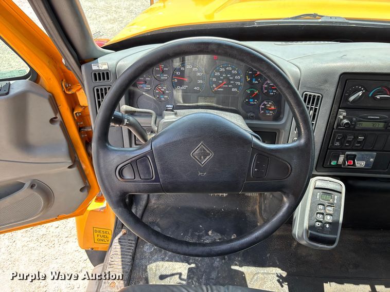 image for item FC1817 2007 International 7400 bucket truck