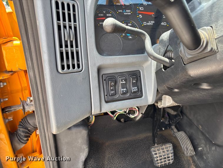 image for item FC1817 2007 International 7400 bucket truck