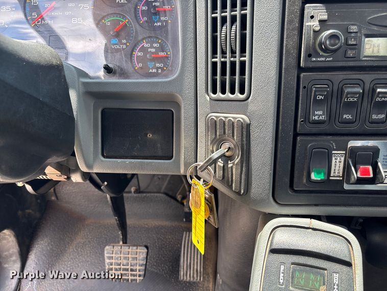 image for item FC1817 2007 International 7400 bucket truck
