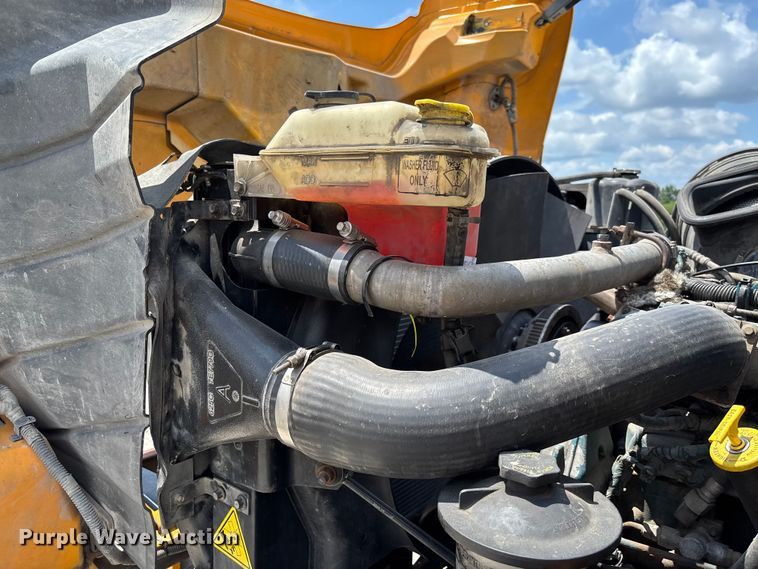 image for item FC1817 2007 International 7400 bucket truck