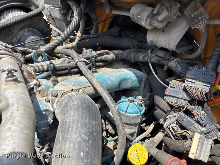 image for item FC1817 2007 International 7400 bucket truck