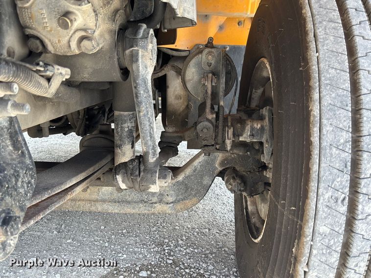 image for item FC1817 2007 International 7400 bucket truck