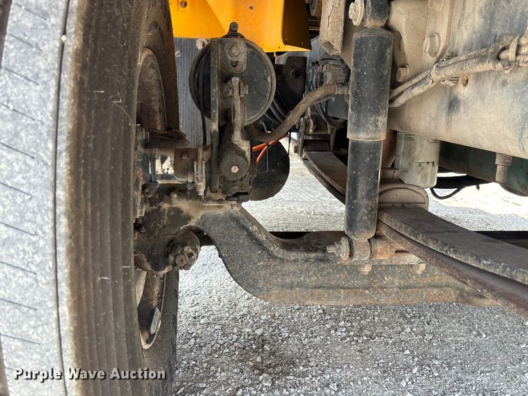 image for item FC1817 2007 International 7400 bucket truck