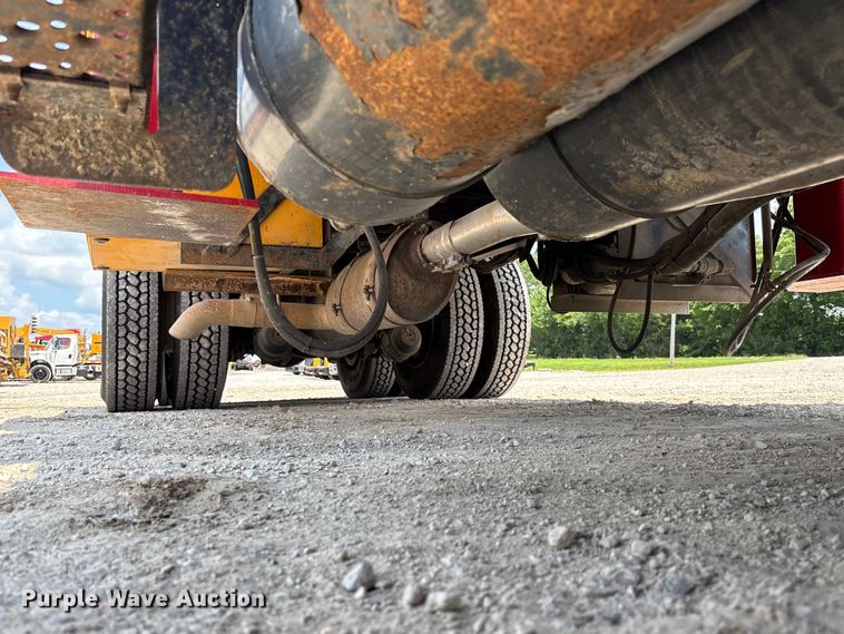 image for item FC1817 2007 International 7400 bucket truck