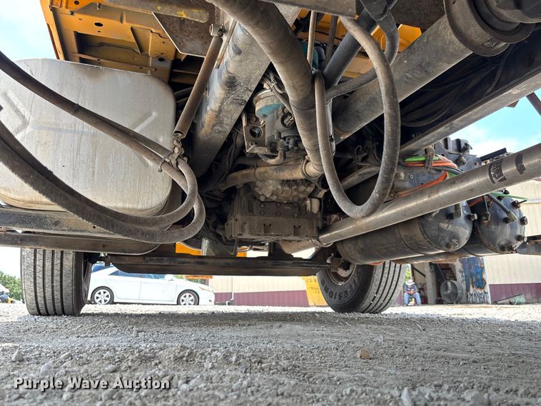 image for item FC1817 2007 International 7400 bucket truck