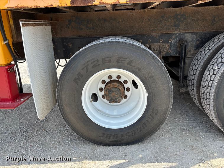 image for item FC1817 2007 International 7400 bucket truck