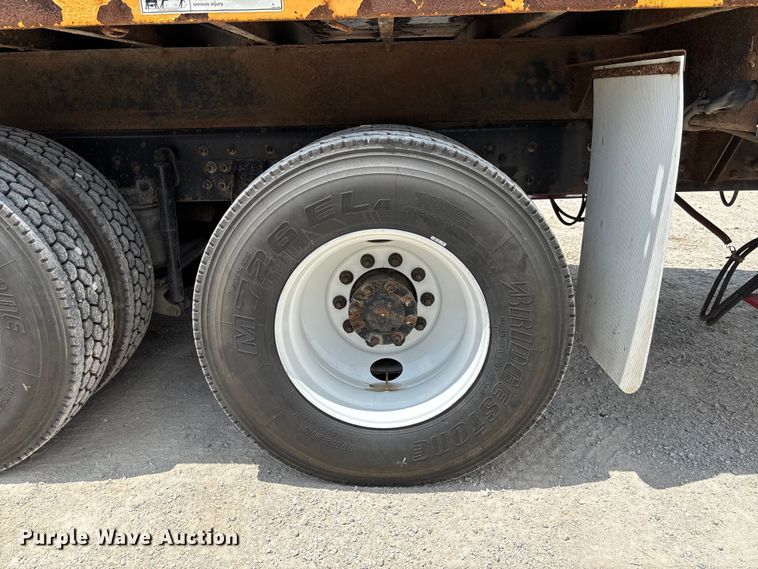 image for item FC1817 2007 International 7400 bucket truck