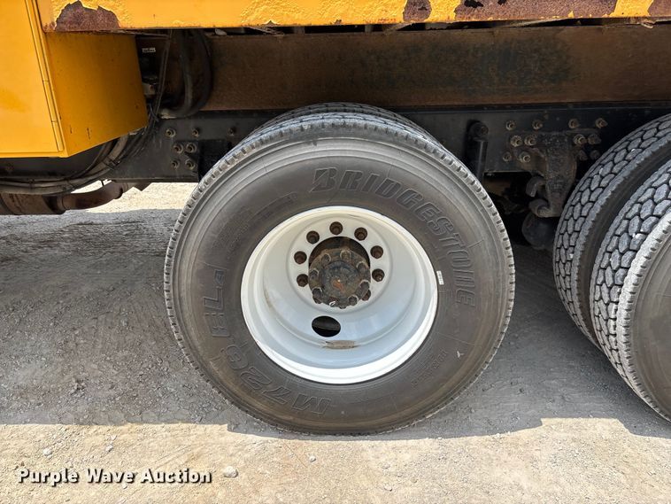 image for item FC1817 2007 International 7400 bucket truck