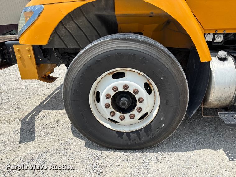 image for item FC1817 2007 International 7400 bucket truck