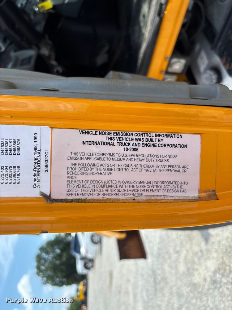 image for item FC1817 2007 International 7400 bucket truck