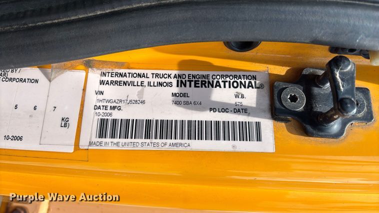 image for item FC1817 2007 International 7400 bucket truck