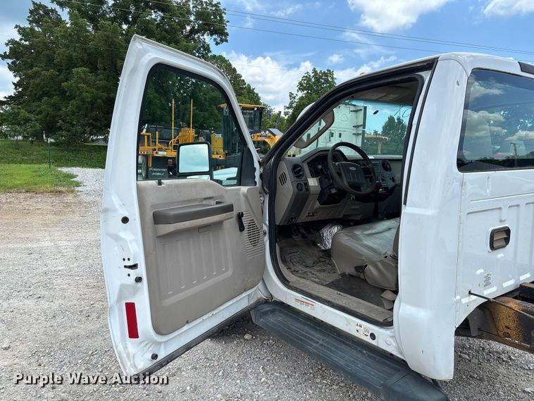image for item FC1818 2008 Ford F550 Super Duty XL truck cab and chassis
