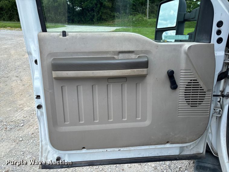 image for item FC1818 2008 Ford F550 Super Duty XL truck cab and chassis