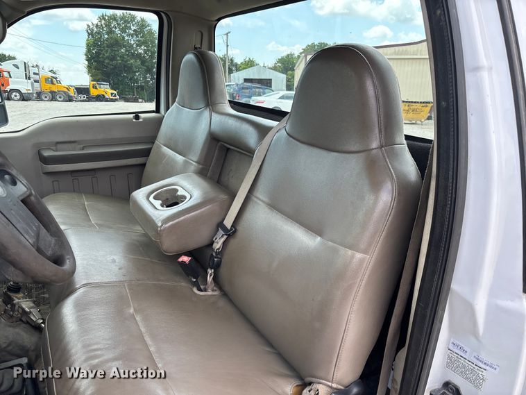 image for item FC1818 2008 Ford F550 Super Duty XL truck cab and chassis