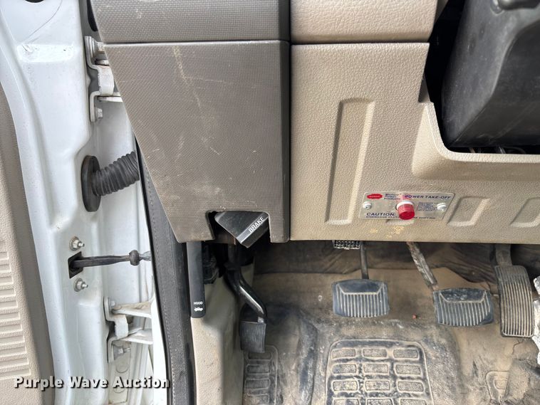 image for item FC1818 2008 Ford F550 Super Duty XL truck cab and chassis
