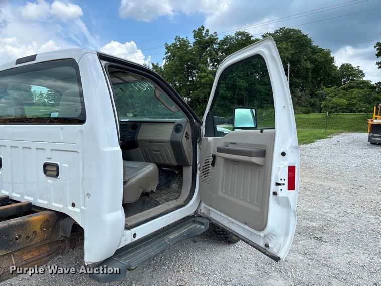 image for item FC1818 2008 Ford F550 Super Duty XL truck cab and chassis