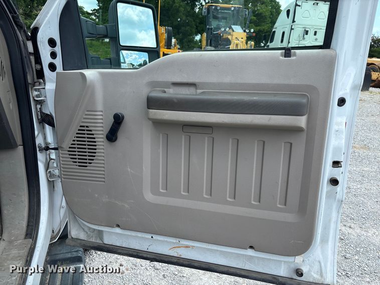 image for item FC1818 2008 Ford F550 Super Duty XL truck cab and chassis