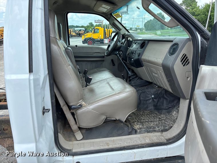 image for item FC1818 2008 Ford F550 Super Duty XL truck cab and chassis