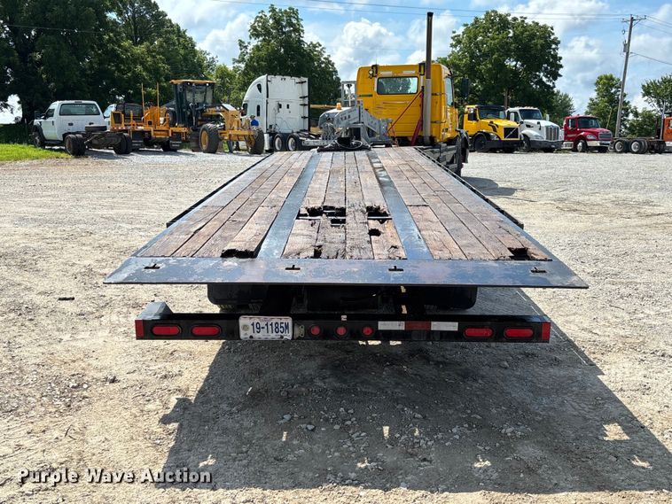 image for item FC1821 2011 DAKOTA MANUFACTURING CO. / TRAIL-EZE TE401 tilt deck equipment trailer