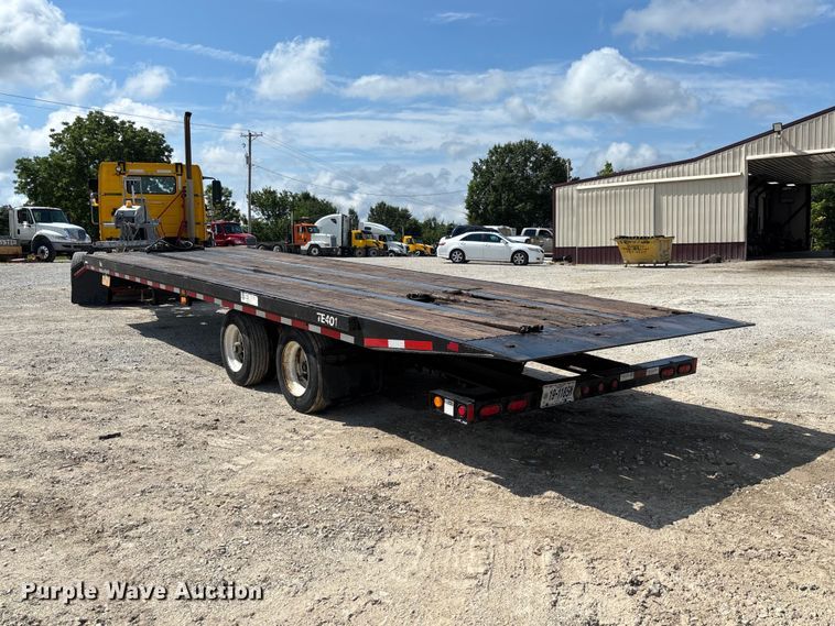 image for item FC1821 2011 DAKOTA MANUFACTURING CO. / TRAIL-EZE TE401 tilt deck equipment trailer
