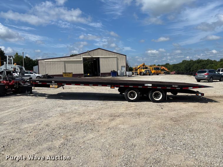 image for item FC1821 2011 DAKOTA MANUFACTURING CO. / TRAIL-EZE TE401 tilt deck equipment trailer
