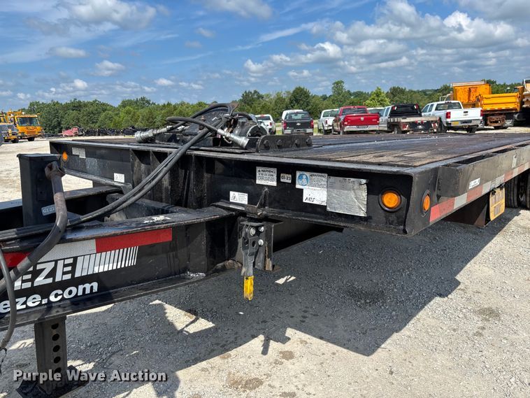 image for item FC1821 2011 DAKOTA MANUFACTURING CO. / TRAIL-EZE TE401 tilt deck equipment trailer